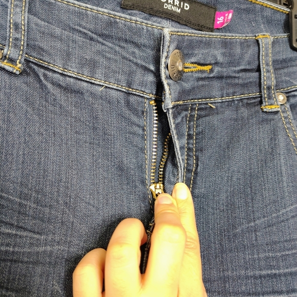 Torrid Denim Women’s Jeans w/Leg Side Zippers Low Raise 5-pockets Desig Size 16 - Picture 4 of 12